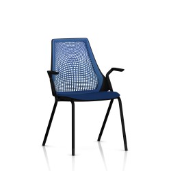 Chaise visiteur Sayl Side Chair Herman Miller Noir / 4 Pieds - Patins / Dossier Suspension Berry Blue / Assise Tissu Scuba