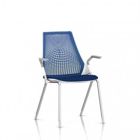 Chaise visiteur Sayl Side Chair Herman Miller Chrome / 4 Pieds - Patins / Dossier Suspension Berry Blue / Assise Tissu Scuba