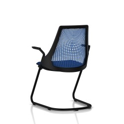 Chaise visiteur Sayl Side Chair Herman Miller Noir / Dossier Suspension Berry Blue / Assise Tissu Scuba