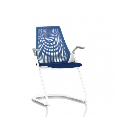Sayl Side Chair Herman Miller Studio White / Dossier Suspension Berry Blue / Assise Tissu Scuba