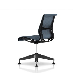 Siège Setu Herman Miller Graphite / Structure Graphite / Lyris Berry Blue