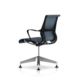 Chaise de réunion Setu Herman Miller Alu Semi Poli / Structure Graphite / Lyris Berry Blue