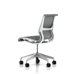 Chaise de réunion Setu Herman Miller H-Alloy / Roulettes / Structure Studio White / Lyris Alpine