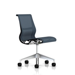 Chaise de réunion Setu Herman Miller H-Alloy / Structure Graphite / Lyris Berry Blue