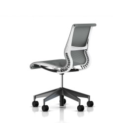 Siege Setu Herman Miller Graphite / Structure Studio White / Lyris Alpine