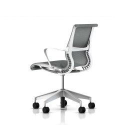 Chaise de réunion Setu Herman Miller H-Alloy / Structure Studio White / Lyris Alpine