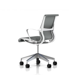 Chaise de réunion Setu Herman Miller alu Semi Poli / Structure Studio White / Lyris Alpine